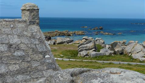 Aire de Camping-Car Plage de Meneham Finistère nord — photo 8